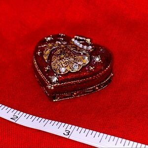 Gorgeous heart shaped trinket box by Monet w/gold inlay and multiple sm diamonds